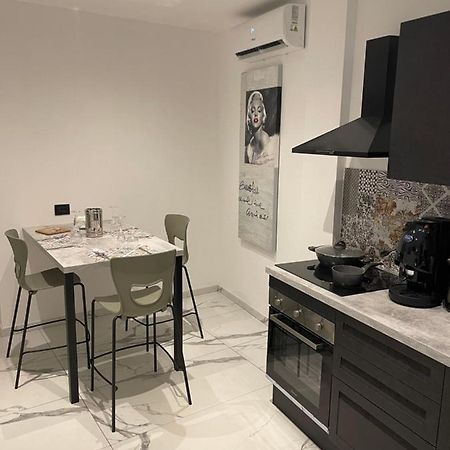 Casa Vacanze Donna Pina Palermo Bagian luar foto