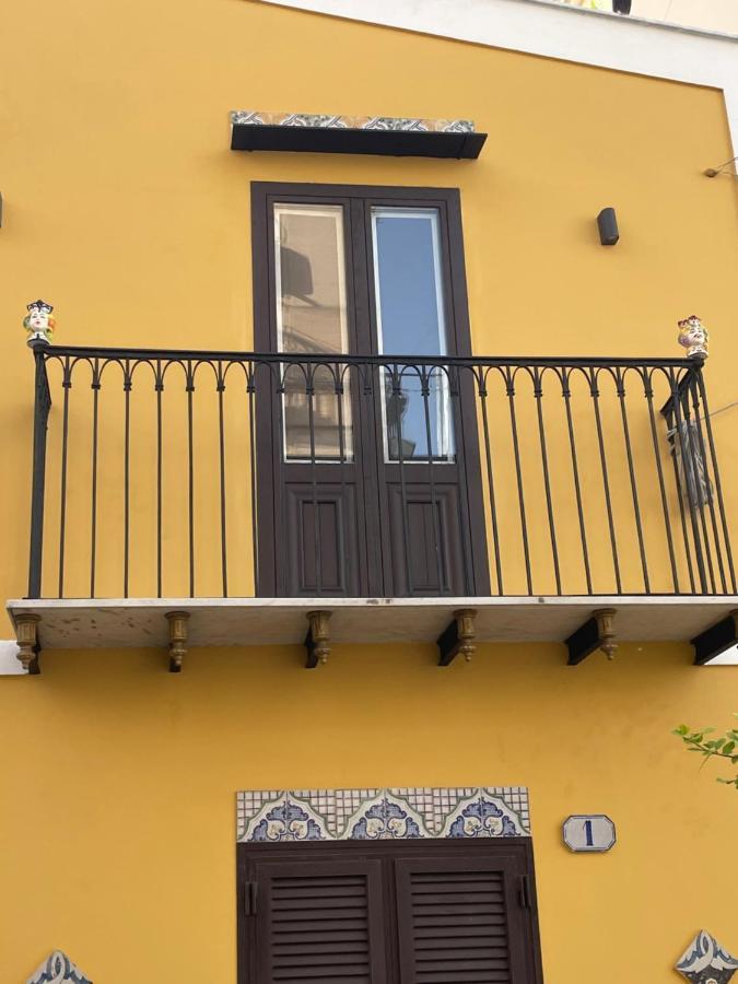 Casa Vacanze Donna Pina Palermo Bagian luar foto
