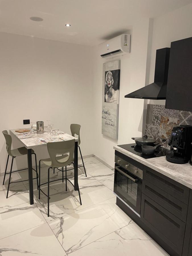 Casa Vacanze Donna Pina Palermo Bagian luar foto